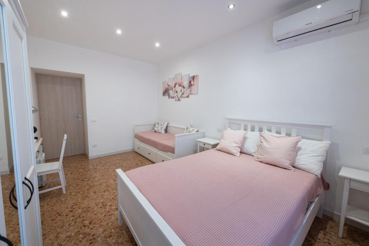 Apartamento Casa Rosa Beige E Blu Roma Exterior foto